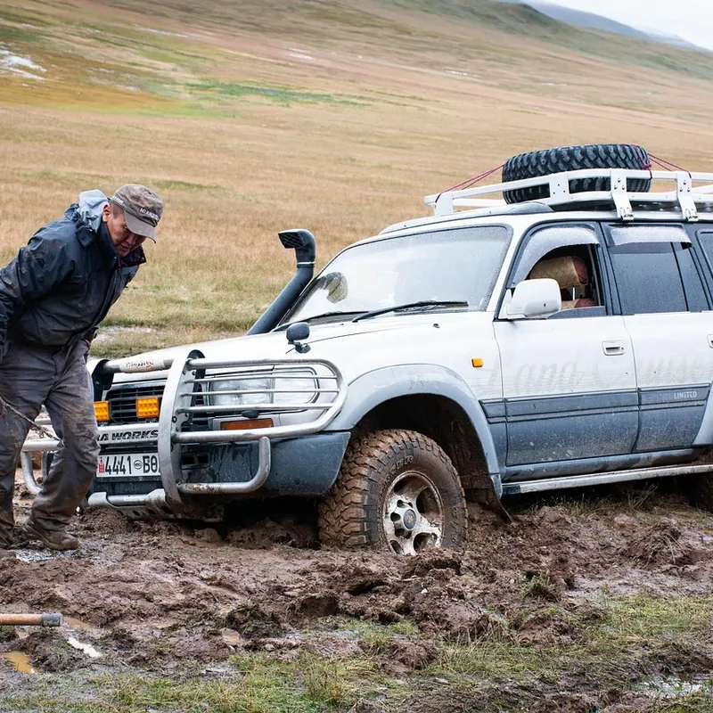 SAMOCHÓD ZDALNIE STEROWANY TERENOWY 4X4 METALOWY AKUMULATOR AUTO RC PILOT