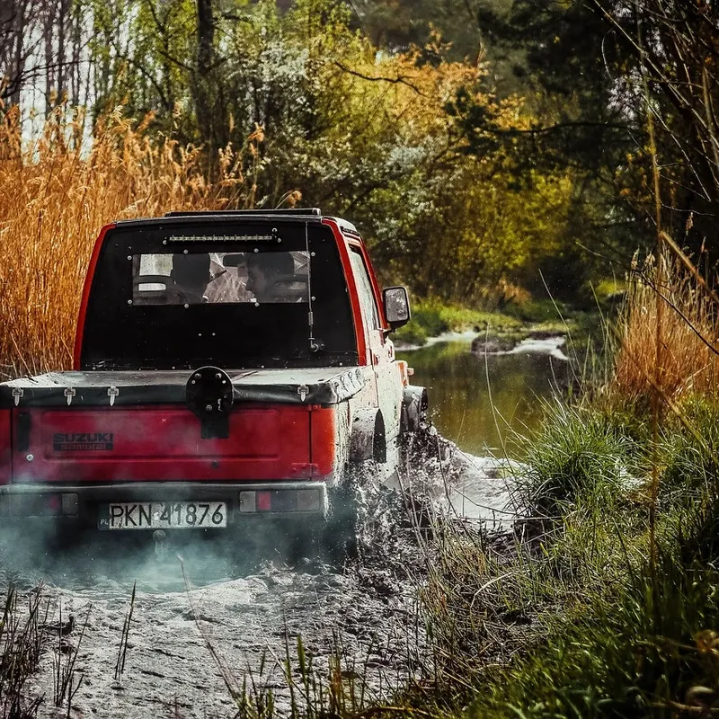 SAMOCHÓD ZDALNIE STEROWANY TERENOWY 4X4 METALOWY AKUMULATOR AUTO RC PILOT