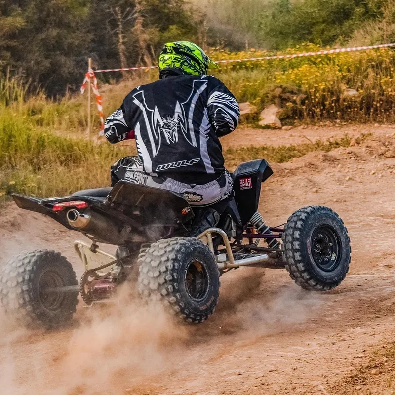 SAMOCHÓD ZDALNIE STEROWANY TERENOWY 4X4 METALOWY AKUMULATOR AUTO RC PILOT
