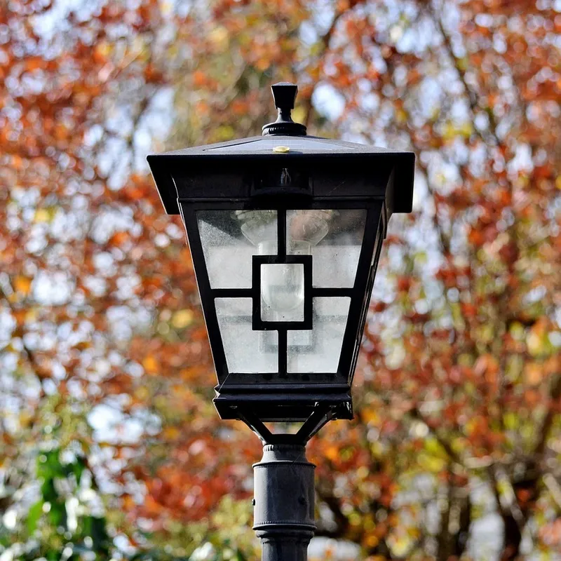 LAMPA SOLARNA Z CZUJNIKIEM RUCHU ZMIERZCHU 100 LED