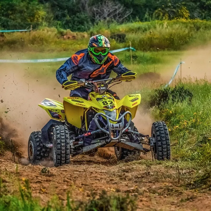 SAMOCHÓD ZDALNIE STEROWANY GESTEM 4x4 PILOT RC + KONTROLER GESTU AUTO RC