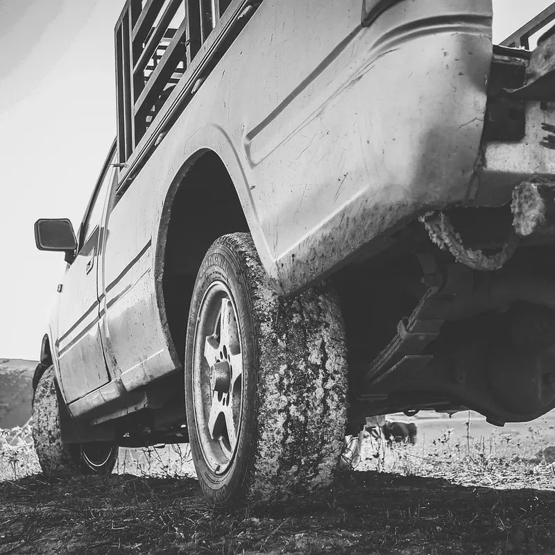 SAMOCHÓD ZDALNIE STEROWANY TERENOWY 4X4 METALOWY AKUMULATOR AUTO RC PILOT