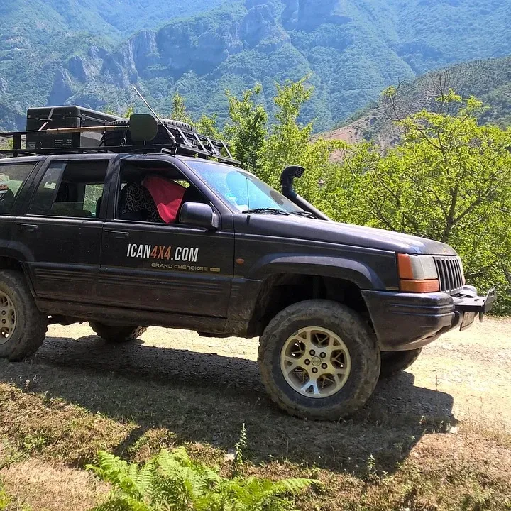 SAMOCHÓD ZDALNIE STEROWANY TERENOWY 4X4 METALOWY AKUMULATOR AUTO RC PILOT